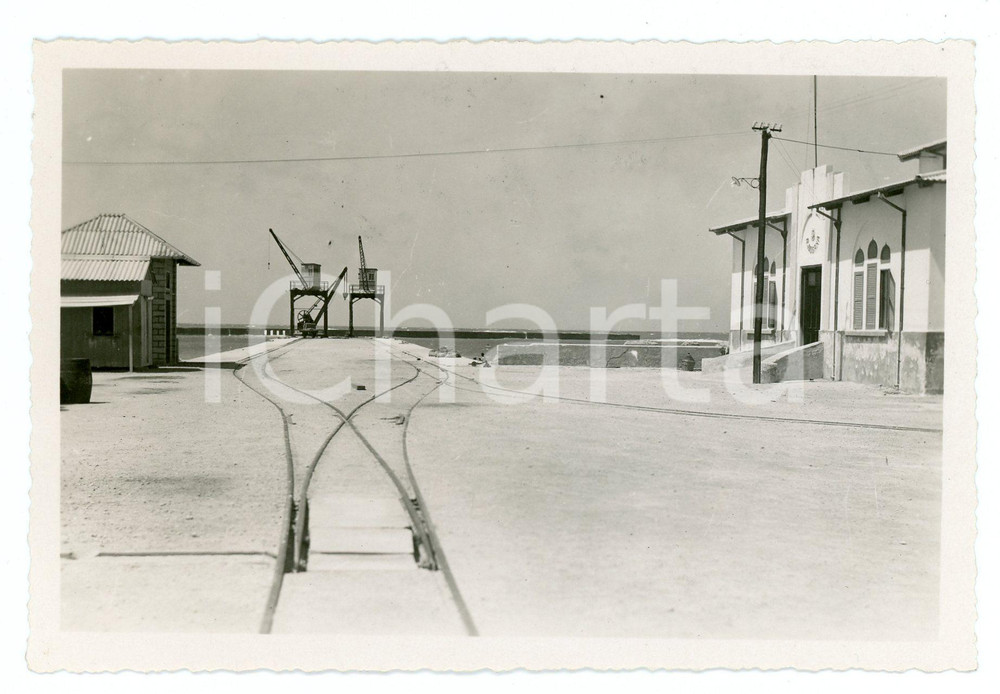 1930 ca MODADISCIO (SOMALIA) Allacciamenti ferroviari alla dogana - Foto 15x10  Fotografia originale d'epoca, con didascalia al verso. GOOD/buono  Formato: 15x10 cm originale e autentica 1