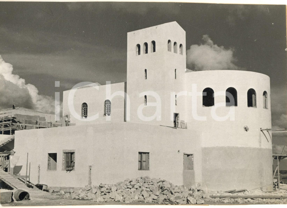 1937 LIBIA ITALIANA Villaggio MADDALENA nel GEBEL EL-ACHDAR *Foto 21x15 cm Fotografia originale d'epoca, con didascalia dattiloscritta al verso. POOR/danneggiato margini rifilati; piccoli difetti di stampa Formato: 24x18 cm originale e autentica 1