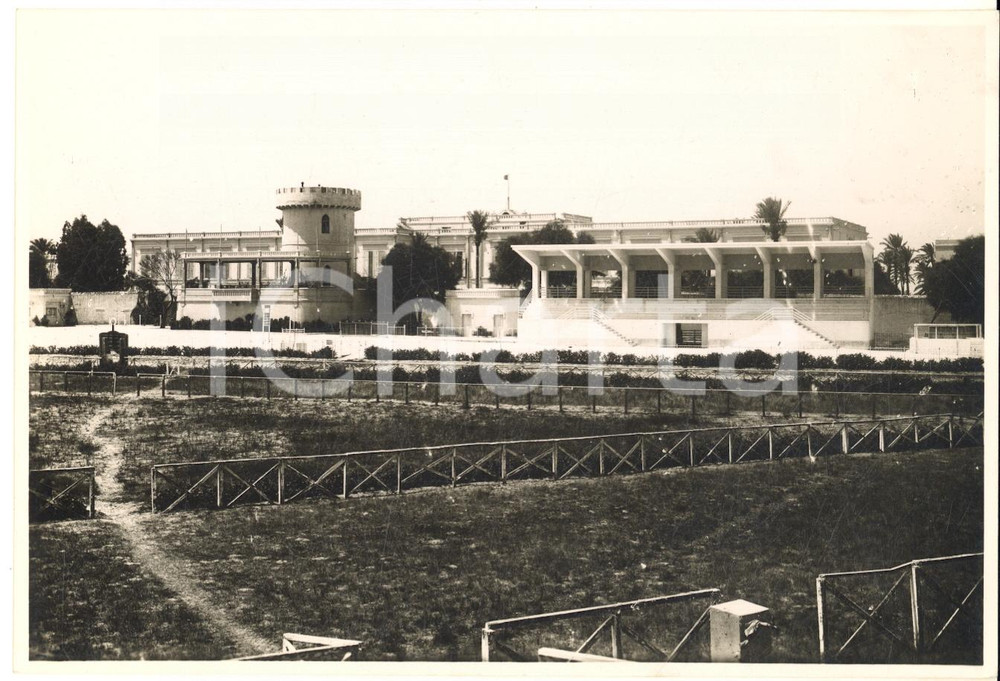 1935 ca LIBIA TRIPOLI Ippodromo della BUSETTA - Tribuna in cemento armato *Foto Fotografia originale d'epoca, con didascalia dattiloscritta al verso. GOOD/buono minimi difetti di stampa Formato: 17x11 cm originale e autentica 1