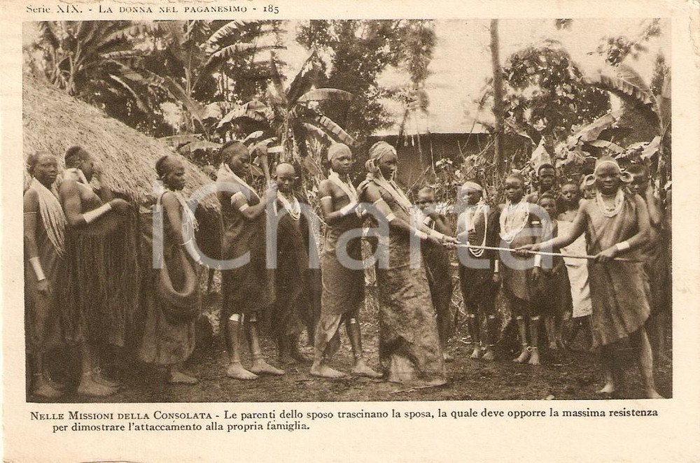 Cartolina originale da collezione 1935 AFRICA MISSIONI CONSOLATA Parenti dello sposo trascinano sposa Cartolina 2 1