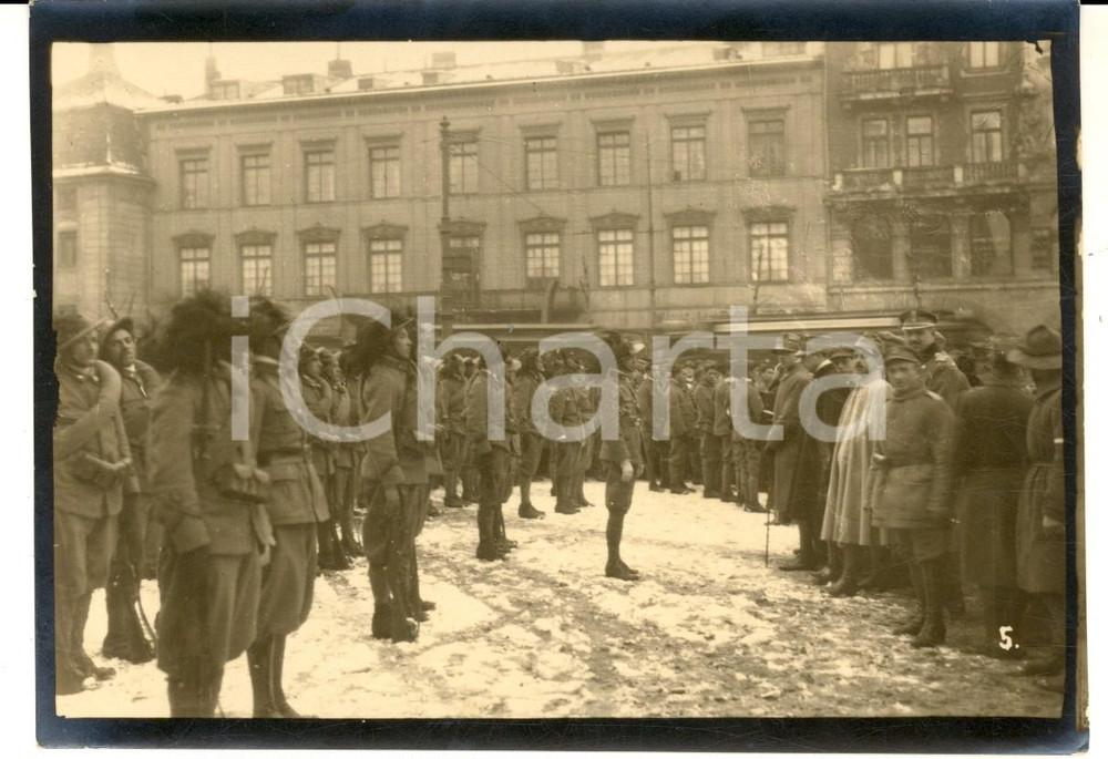 Fotografia d epoca originale 1920 VARSAVIA Spedizione italiana  I bersaglieri presentano le armi  Foto 1 1