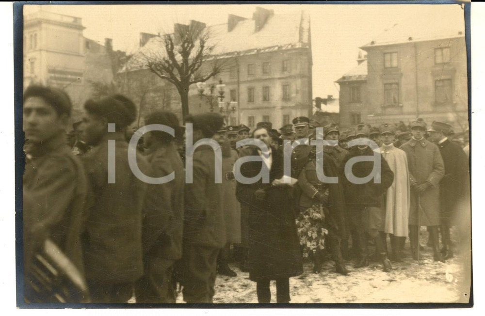 1920 VARSAVIA Spedizione italiana - Cerimonia con autorità polacche *Foto  1 Fotografia d'epoca, scattata durante la spedizione italiana del 1920.  CONDIZIONI: G FORMATO: 15x10 cm     originale e autentica 1