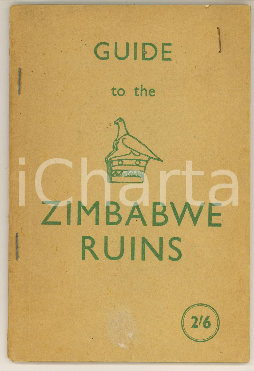 1951 Guide to the ZIMBABWE RUINS - ILLUSTRATED 55 p. Pubblicazione spillata, originale d'epoca, con illustrazioni b/n e tre mappe ripiegate.In lingua inglese.EDITORE: Department of Public Relations of Natural and Historical Monuments and RelicsPAGINE: 55 FAIR/discreto gualciture marginali, con piccolo strappo lungo il dorso; macchie di umidità nella parte finale Formato: 12x18 cm originale e autentica 1