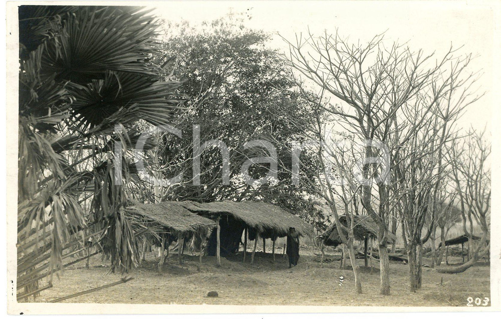 1930 ca CONGO BELGE Tombe Sultan M'SIRI *Photo Léopold GABRIEL 203 Fotografia originale d'epoca, in formato cartolina postale.FOTOGRAFO: L&eacute;opold Gabriel   GOOD/buono minimi difetti di stampa Formato: 14x9 cm originale e autentica 1