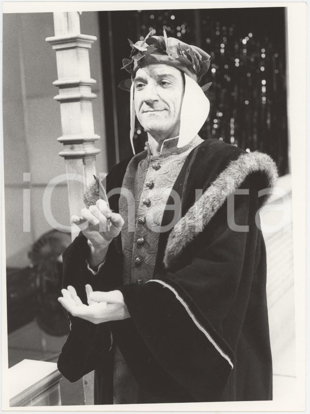 Fotografia d epoca originale 1986 RAI UNO Io a modo mio Gigi PROIETTI nei panni di Dante Alighieri 1 1