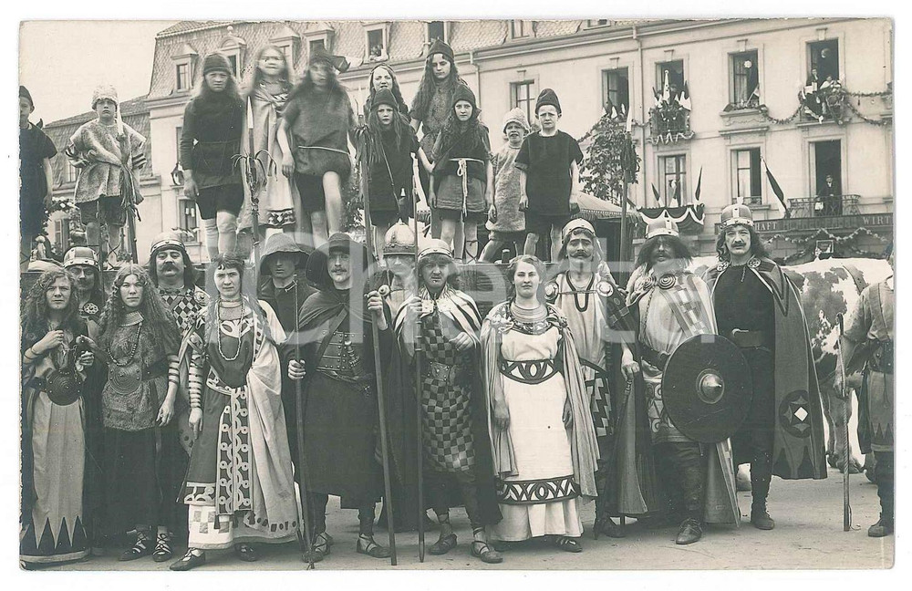 Fotografia d epoca originale 1910 ca FREIBURG IM BRESGAU Rievocazione storica  Carro medievale Foto 14x9 1