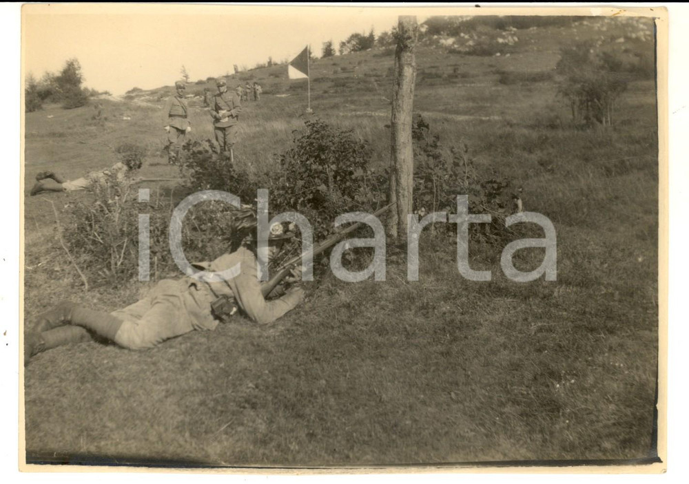 1923 POSTUMIA / POSTOJNA Bersaglieri del REGIO ESERCITO durante le manovre *Foto Fotografia d'epoca. CONDIZIONI: G (ma minima piegatura al margine destro)FORMATO: 11x16 cm    originale e autentica 1