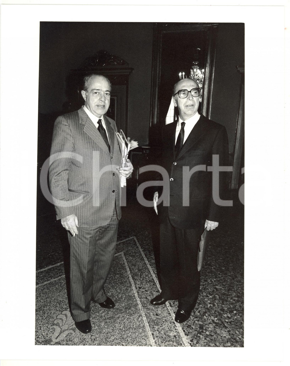 1990 ca MILANO - POLITICA Giorgio COVI Francesco CINGANO *Foto 20x25 cm Fotografia d'agenzia. CONDIZIONI: GFORMATO: 20x25 cm    originale e autentica 1