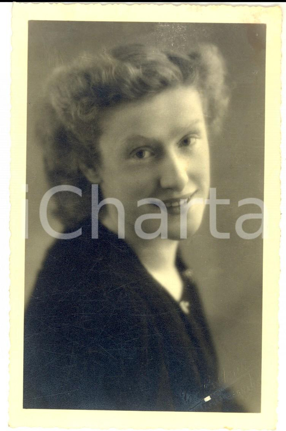 Fotografia d epoca originale 1930 ca LEGNANO MI Ritratto di giovane donna Foto cartolina C. ROBBIATI 2 1