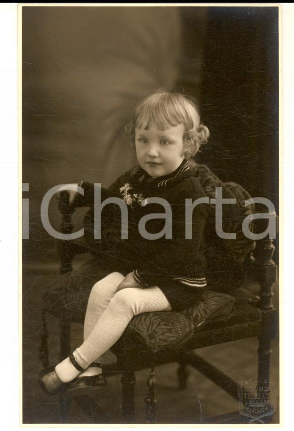 Fotografia d epoca originale 1920 ca LEGNANO MI Ritratto di bambina seduta Foto cartolina ROBBIATI 1