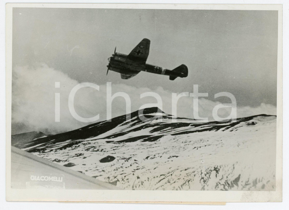1942 WW2 - LUTWAFFE Bombardiere tedesco in volo su INGHILTERRA Foto 18x13 cm Fotografia originale d'epoca con timbro datario e didascalia. FAIR/discreto bassa qualità di stampa, bassa qualità di stampa Formato: 18x13 cm originale e autentica 1