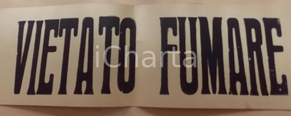 Materiale pubblicitario d’epoca 1963 VIETATO FUMARE Insegna in cartoncino per pubblici esercizi VINTAGE 50x15 2 1