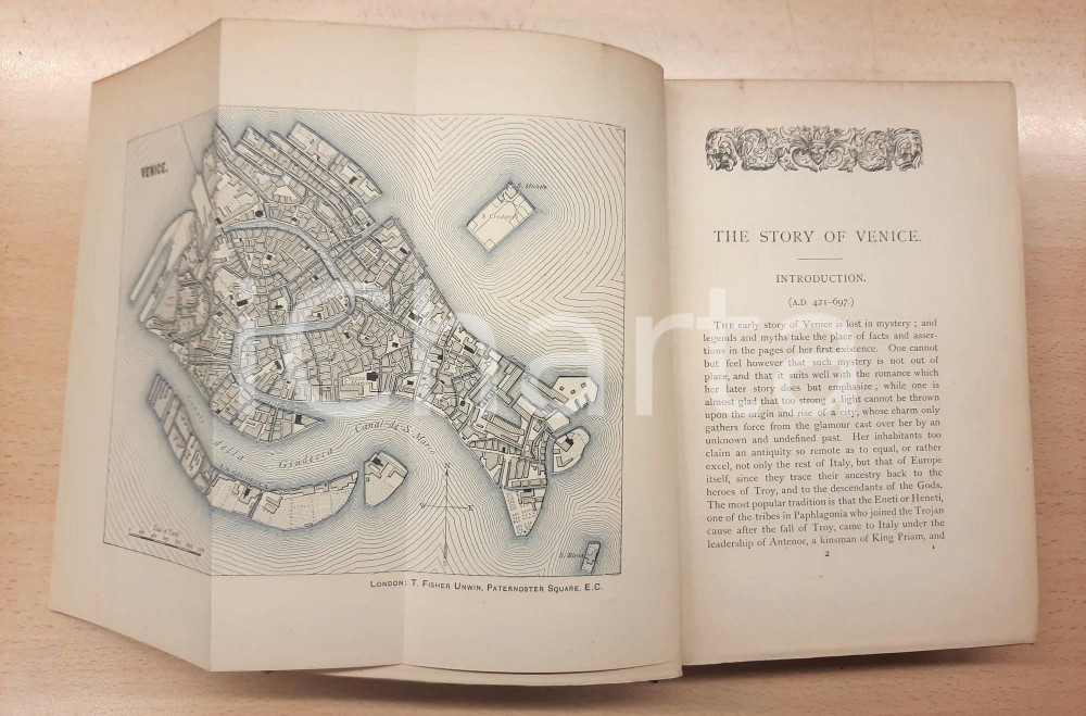 1895 Alethea WIEL Venice - 2nd edition FISHER UNWIN *Illustrated Legatura editoriale, titoli dorati al dorso. Mappa ripiegata all'interno.PAGINE: 478EDITORE: London - T. Fisher Unwin  FAIR/discreto buone condizioni interne, ma segni d'uso e lievi rosure in copertina FORMATO: 15x21 cm originale e autentica 1