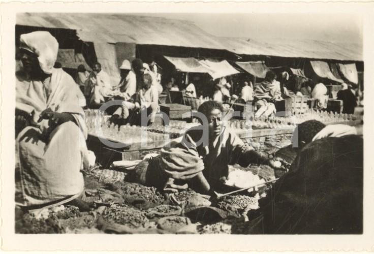 Fotografia d epoca originale 1935 ca A.O.I. ETIOPIA Venditrice in un mercato VERA FOTO 9x6 cm 1