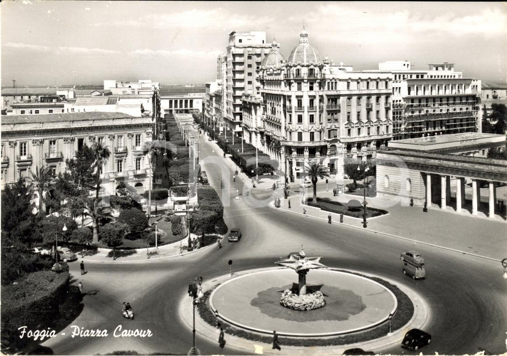 Cartolina originale da collezione 1958 FOGGIA Veduta ANIMATA di piazza CAVOUR FG VG (3) 1