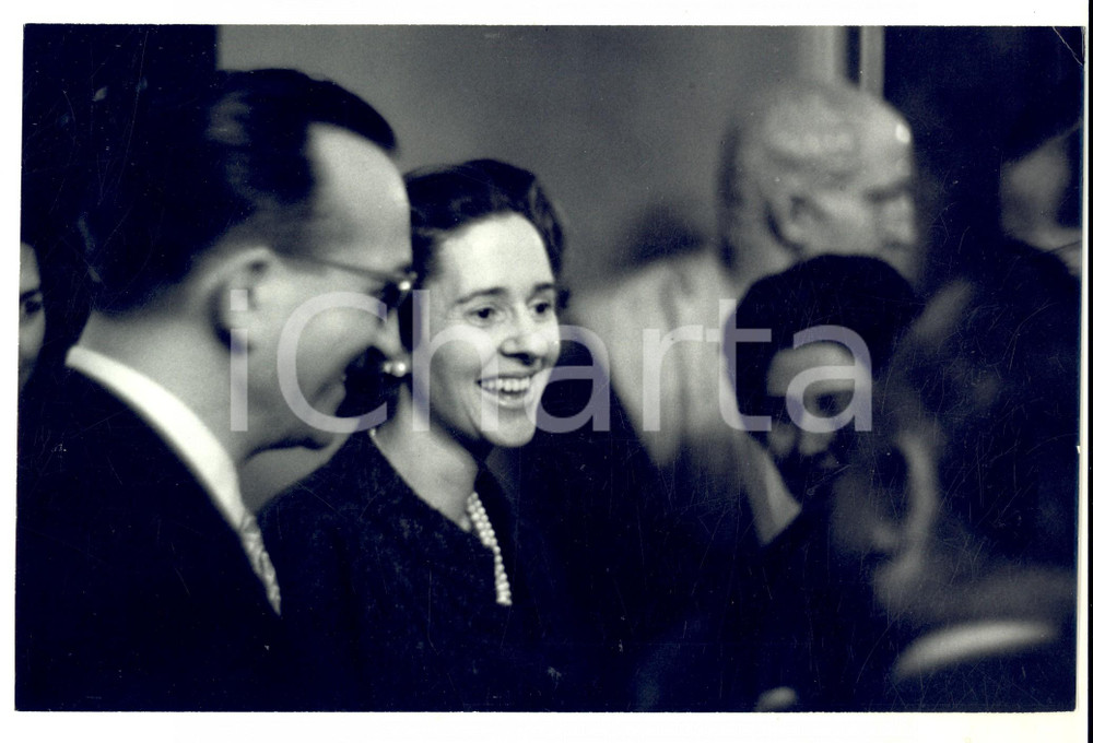 Fotografia d epoca originale 1960 ca BRUXELLES ? Regina Fabiola del Belgio a un evento pubblico Foto 2 1