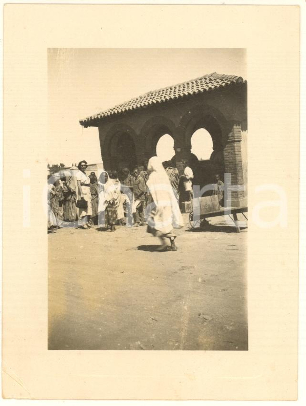 Fotografia d epoca originale 1937 AOI ASMARA ETIOPIA Indigeni alla fontana Foto 8x10 cm 1