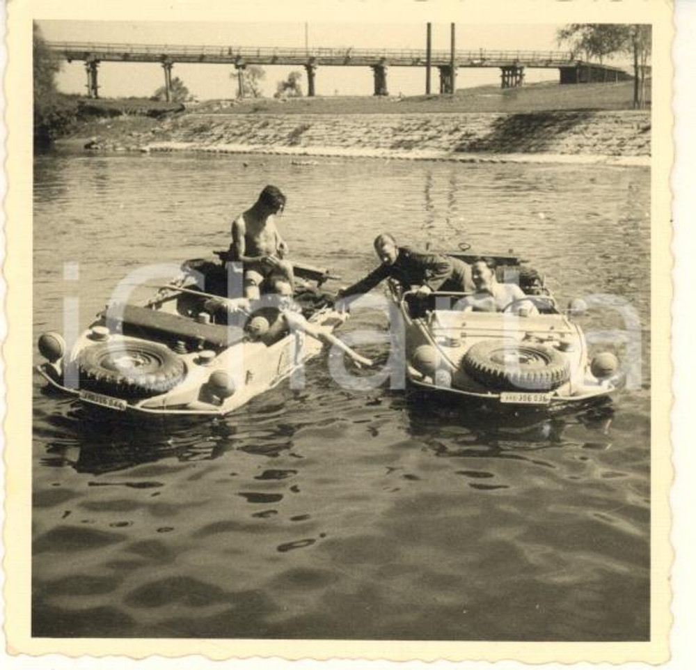 Fotografia d epoca originale 1942 ? WW2 Mezzi anfibi tedeschi in un fiume Fotografia 7x7 cm 1