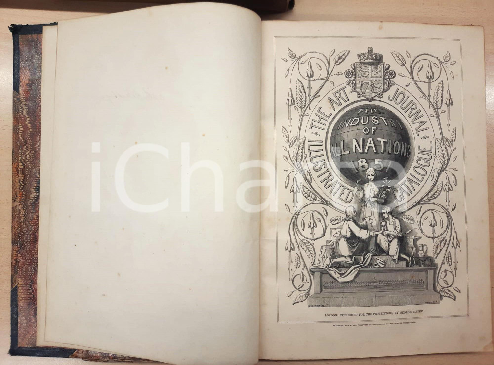 1851 LONDON The Art Journal illustrated catalogue: the industry of all nations Volume originale d'epoca, in lingua inglese, dedicato alla Grande Esposizione di Londra del 1851.Riccamente illustrato, contiene i seguenti testi: "History of the Great Exhibition -- The science of the Exhibtion / by Robert Hunt -- The harmony of colours as exemplified in the Exhibition / by Mrs. Merrifield -- On the vegetable world as contributing to the Great Exhibition / by Edward Forbes -- The machinery of the Exhibition as applied to textile manufactures / by Lewis D.B. Gordon -- The Exhibition as a lesson in taste / by Ralph Nicholson Wornum".Legatura cartonata rigida con dorso in pelle e titoli dorati; taglio marmorizzato.PAGINE: 328 + XXIIEDITORE:  London - Published for the proprietors, by George Virtue  FAIR/discreto buone condizioni interne, ma rosure ai piatti, con taglio al lato superiore FORMATO: 24x33 cm originale e autentica 1