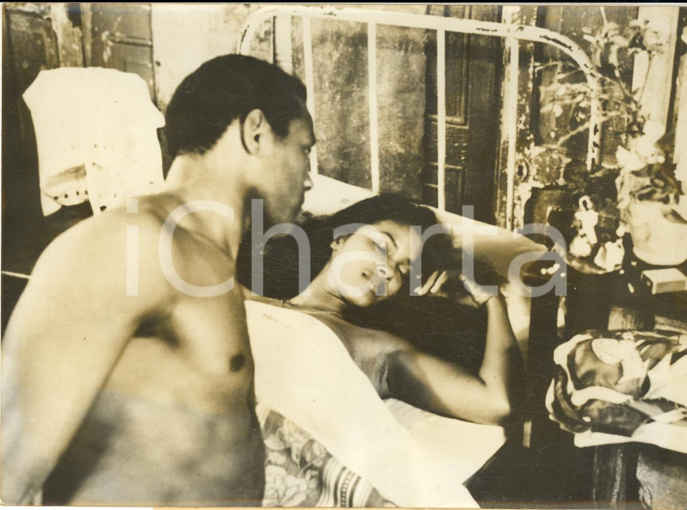 1959 CINEMA "Orfeo negro" - Marpessa DAWN in una scena a letto *Foto 18x13 Fotografia d'epoca con didascalia coeva al verso.  CONDIZIONI: G     originale e autentica 1