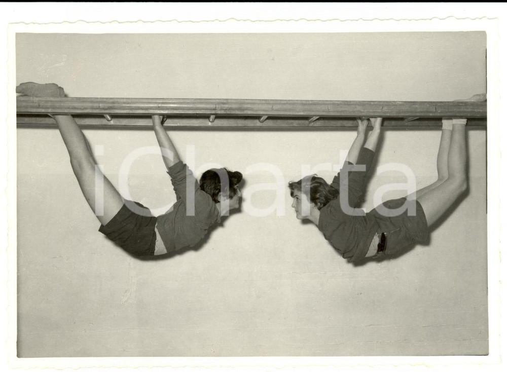 Fotografia d epoca originale 1954 MODENA Ginnastica posturale ragazze prof. BONOLA  Foto 3 1