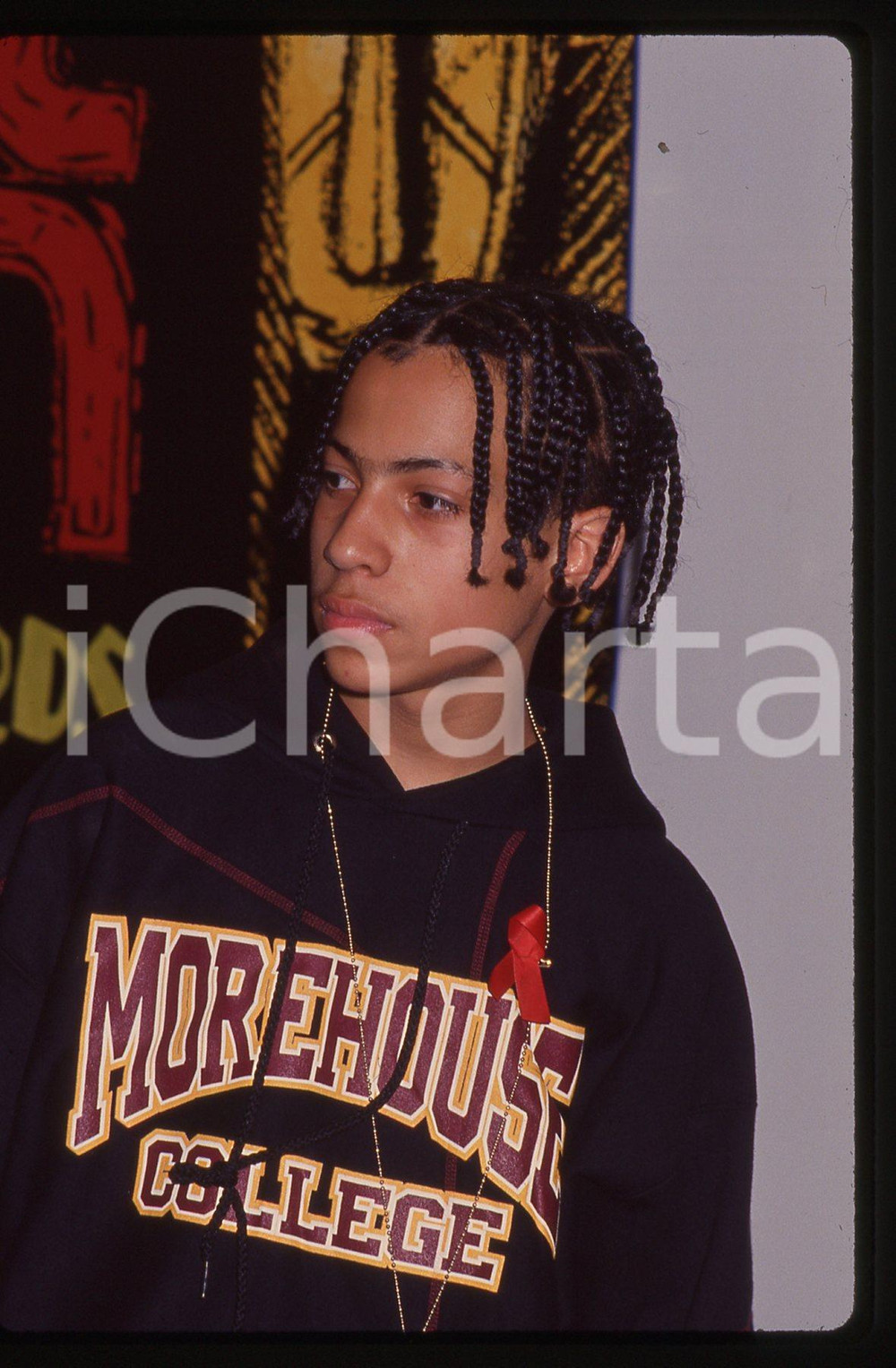 35mm vintage slide* 1993 USA - MUSICA Chris SMITH dei KRISS KROSS (2)  Diapositiva d'epoca, in formato 35 mm CONDIZIONI: GOODE' severamente vietata la riproduzione. Tutti i diritti sono riservati. ICharta mette in vendita, sul negozio eBay e in esclusiva sul sito "icharta" il proprio archivio composto da numerose diapositive e negativi fotografici d'epoca, tutti originali e autentici, che attraversano la storia del costume italiano tra gli la fine degli anni Sessanta e Novanta.Si tratta di uno sguardo inedito sull'attualit&agrave;, la politica, la vita quotidiana, il gossip e la cultura, che fotografa il cambiamento della nazione in quest'ultimo scorcio del XX secolo. Un'occasione unica per il mercato del collezionismo, che vede finalmente disponibile un archivio eccezionale per vastit&agrave;, tematiche e condizioni, in un settore (il negativo fotografico e la diapositiva) di assoluta novit&agrave; e dalle interessanti prospettive di investimento.    originale e autentica 1