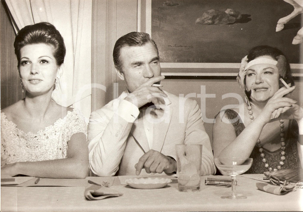 Fotografia d epoca originale 1964 CARNEVALE RIO DE JANEIRO Porfirio RUBIROSA Odile RODIN nella giuria 2 1