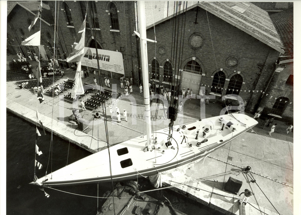 Fotografia d epoca originale 1985 VENEZIA AZZURRA II Allestimento cerimonia del VARO Sailing regatta Foto 7 1