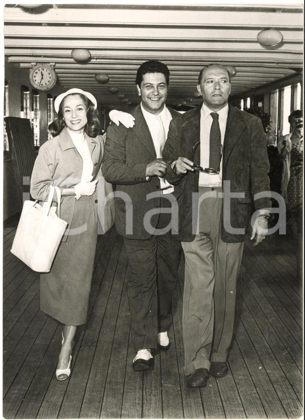 1955 GENOVA M/N Augustus - Eva MAGNI Renzo RICCI Franco ENRIQUEZ Foto Fotografia d'epoca con didascalia coeva.  CONDIZIONI: FAIR (lieve piegatura angolare)FORMATO: 13x18 cm    originale e autentica 1