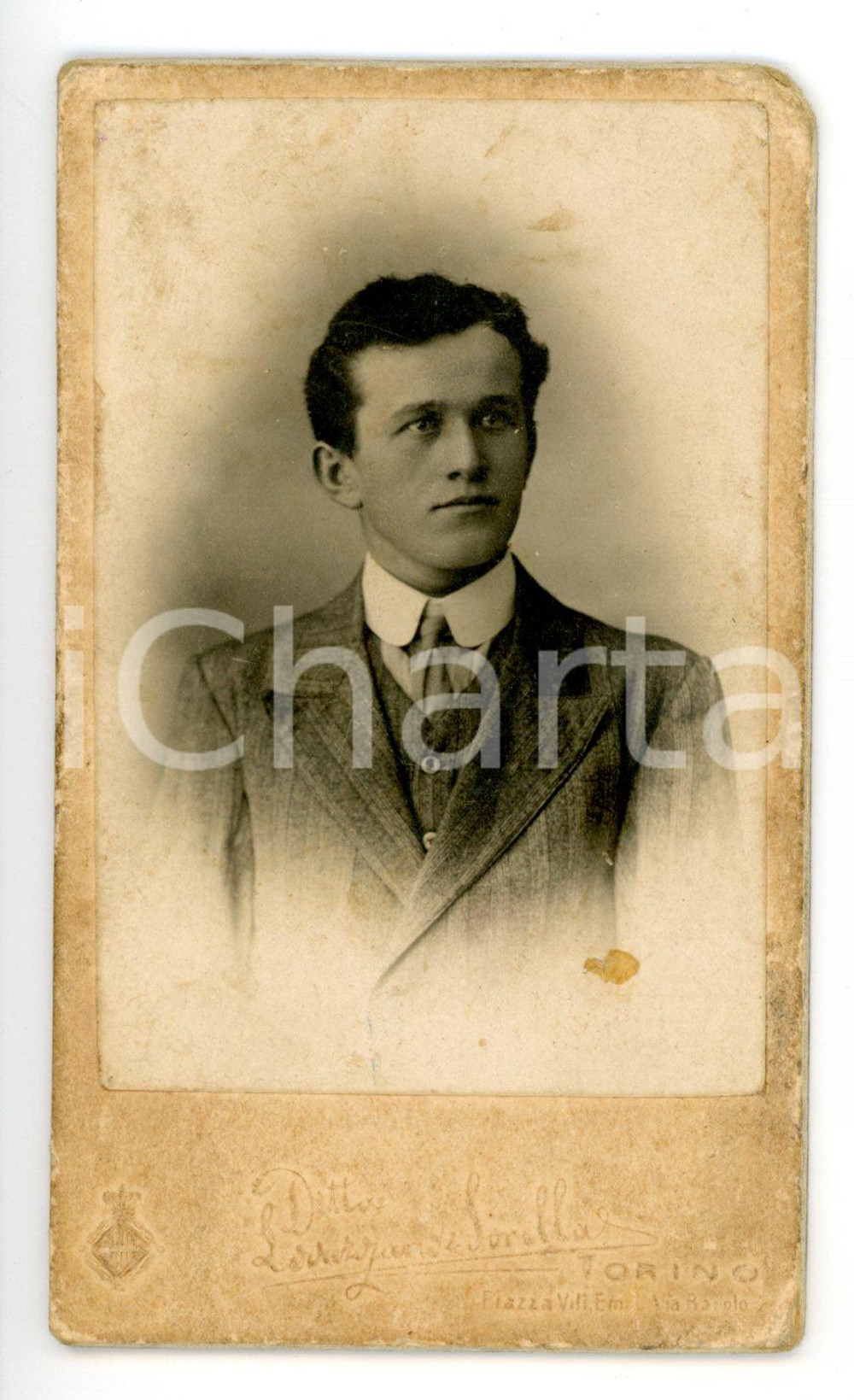 1900 ca TORINO Ritratto di Pietro CORBELLARO ^Foto Fratelli LOVAZZANO - CDV Fotografia d'epoca montata su cartoncino rigido, con didascalia manoscritta al verso.FOTOGRAFO: Luigi Lovazzano e Maria Perelli Lovazzano - TorinoCONDIZIONI: POOR (macchie e abrasioni ai margini)FORMATO: CDV    originale e autentica 1
