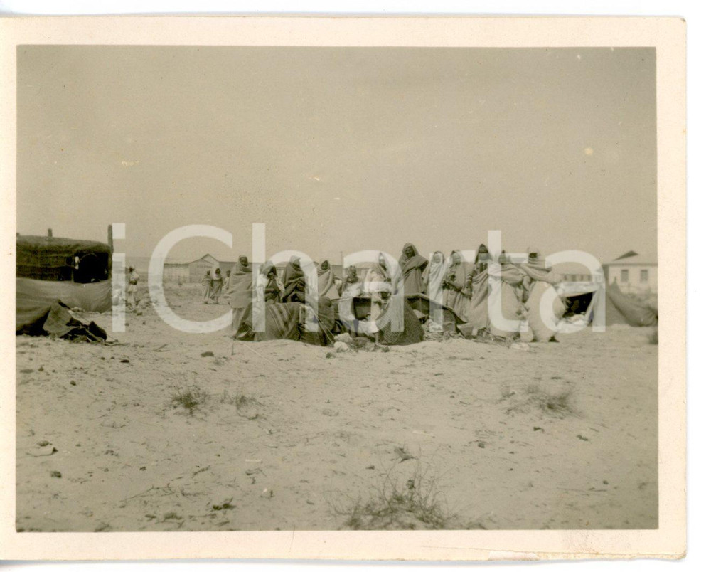 1929 BUERAT EL HSUN (LIBIA) Accampamento militare con beduini *Foto 11x8 Fotografia d'epoca.  CONDIZIONI: FAIR (lieve taglio al margine inferiore) FORMATO: 11x8 cm    originale e autentica 1
