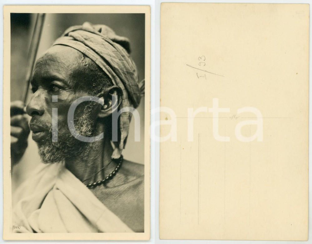 1930 ca C. ZAGOURSKI «L'Afrique qui disparaît» RUANDA - Un Mutudzi *Postcard  Fotocartolina postale d'epoca, appartenente alla serie &laquo;L'Afrique qui dispara&icirc;t&raquo; del fotografo Casimir Zagourski (L&eacute;opoldville).Non viaggiata.Al verso timbro: "Henri Nicaise Photographe - Namur"CONDIZIONI: GFORMATO: 9x14 cm    originale e autentica 1