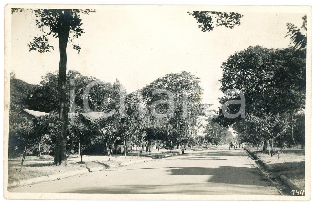 1930 ca ELISABETHVILLE CONGO Avenue de Sankuru *Photo Léopold GABRIEL 144 Fotografia originale d'epoca, in formato cartolina postale.FOTOGRAFO: L&eacute;opold Gabriel - Panda - Katanga GOOD/buono ma lievi macchie Formato: 14x9 cm originale e autentica 1
