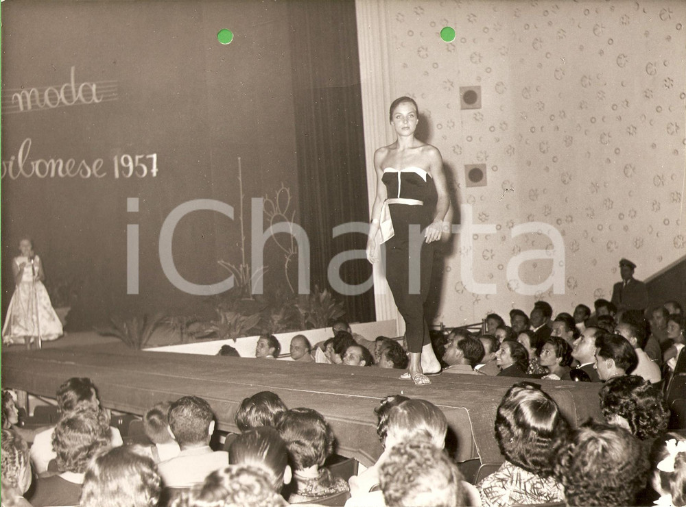 Fotografia d epoca originale 1957 VIBO VALENTIA Agosto vibonese Sfilata FESTIVAL MODA Costumi bagno Foto 3 1