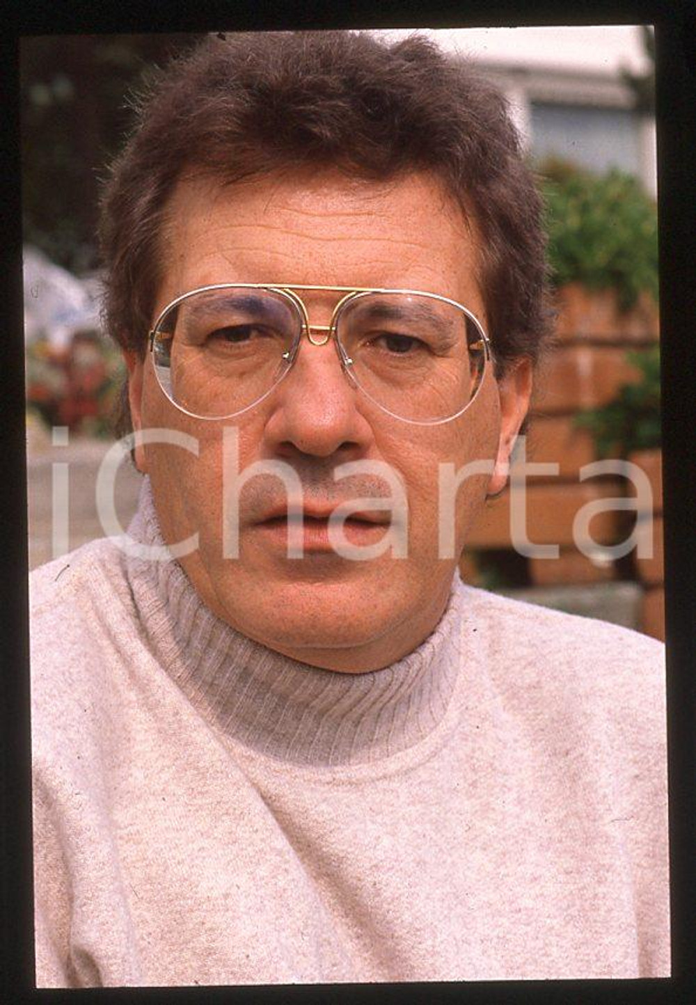 1995 ca ITALIA - MUSICA Peppino DI CAPRI - 35 mm vintage slide (2) Diapositiva d'epoca, in formato 35 mm.CONDIZIONI: GOODE' severamente vietata la riproduzione. Tutti i diritti sono riservati.Nella diapositiva ICharta mette in vendita, sul negozio eBay e in esclusiva sul sito "icharta" il proprio archivio composto da numerose diapositive e negativi fotografici d'epoca, tutti originali e autentici, che attraversano la storia del costume italiano tra gli la fine degli anni Sessanta e Novanta.Si tratta di uno sguardo inedito sull'attualità , la politica, la vita quotidiana, il gossip e la cultura, che fotografa il cambiamento della nazione in quest'ultimo scorcio del XX secolo. Un'occasione unica per il mercato del collezionismo, che vede finalmente disponibile un archivio eccezionale per vastità , tematiche e condizioni, in un settore (il negativo fotografico e la diapositiva) di assoluta novità e dalle interessanti prospettive di investimento.  GOOD/buono   originale e autentica 1