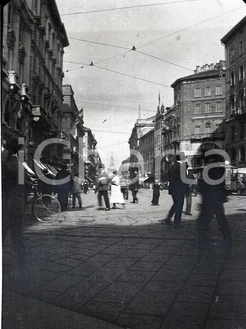 Fotografia d epoca originale 1920ca MILANO Passeggio in piazza Cordusio NEGATIVO ORIGINALE 1