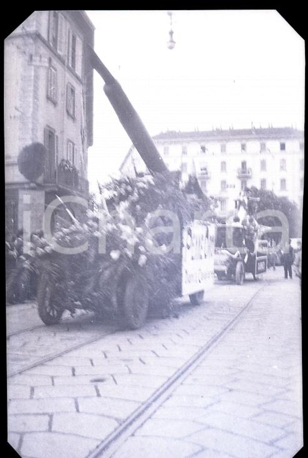 Fotografia d epoca originale 1915ca MILANO Corteo carnevalesco 2 NEGATIVO ORIGINALE 1
