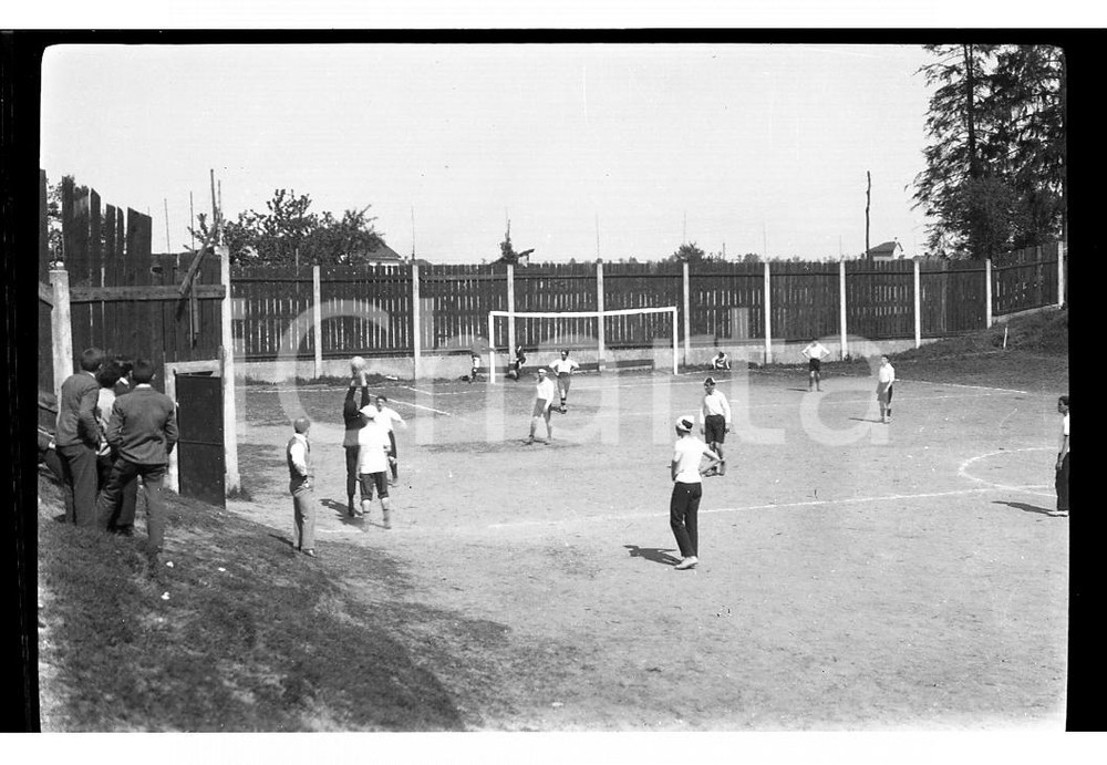 Fotografia d epoca originale 1925 LODI Partita di calcio con palla a due NEGATIVO ORIGINALE 1