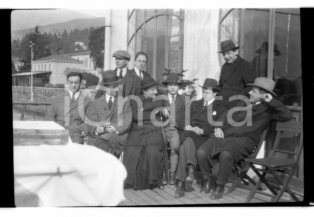 Fotografia d epoca originale 1925 CADENABBIA CO Gruppo di amici al sole NEGATIVO ORIGINALE 1