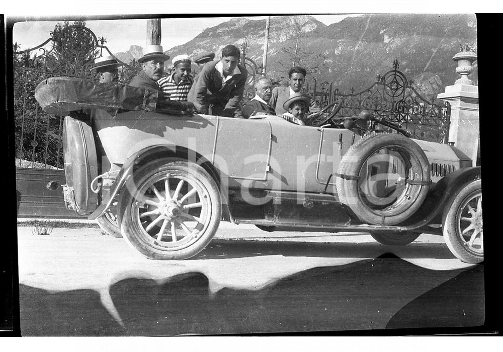 Fotografia d epoca originale CALDANA VA Ritratto di famiglia su Torpedo NEGATIVO ORIGINALE 1