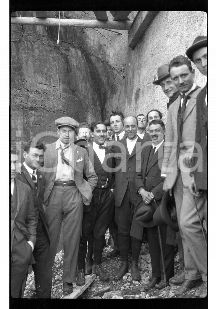 Fotografia d epoca originale 1924 GLENO BG Curiosi dopo il crollo della diga NEGATIVO ORIGINALE 1