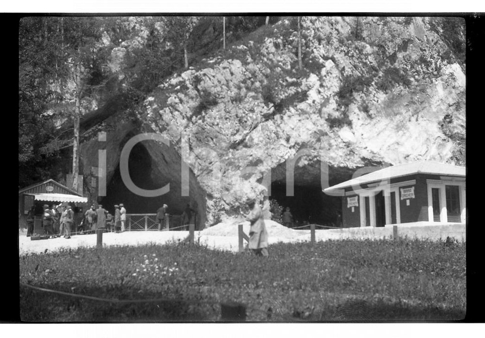 Fotografia d epoca originale 1924 POSTUMIA SLOVENIA L ingresso delle grotte NEGATIVO ORIGINALE 1