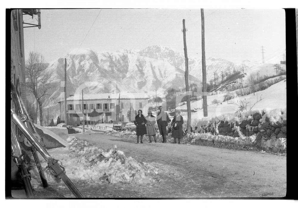Fotografia d epoca originale 1924 RIFUGIO PIALERAL PASTURO LC Al rifugio in inverno NEGATIVO ORIGINALE 1