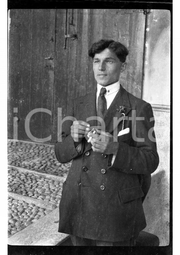 Fotografia d epoca originale 1920 GARLATE LC Ritratto di Guido con sigaretta NEGATIVO ORIGINALE 1