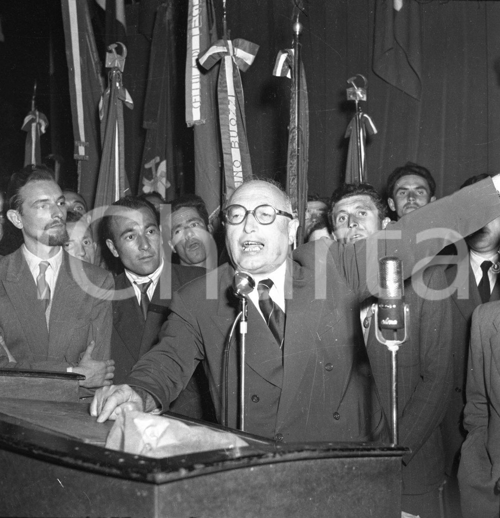 1950 BRESCIA Comizio dell'on. Pietro NENNI del PSI (1) NEGATIVO ORIGINALE Negativo originale artistico in bianco e nero, su pellicola, in formato cm 6 x 6 CONDIZIONI: FAIR ICharta mette in vendita, sul negozio eBay e in esclusiva sul sito "icharta" il proprio archivio composto da numerose diapositive e negativi fotografici d'epoca, tutti originali e autentici, che attraversano la storia del costume italiano tra gli la fine degli anni Sessanta e Novanta.Si tratta di uno sguardo inedito sull'attualità, la politica, la vita quotidiana, il gossip e la cultura, che fotografa il cambiamento della nazione in quest'ultimo scorcio del XX secolo. Un'occasione unica per il mercato del collezionismo, che vede finalmente disponibile un archivio eccezionale per vastità, tematiche e condizioni, in un settore (il negativo fotografico e la diapositiva) di assoluta novità e dalle interessanti prospettive di investimento. CONDIZIONI:FAIR/discreto originale e autentica 1