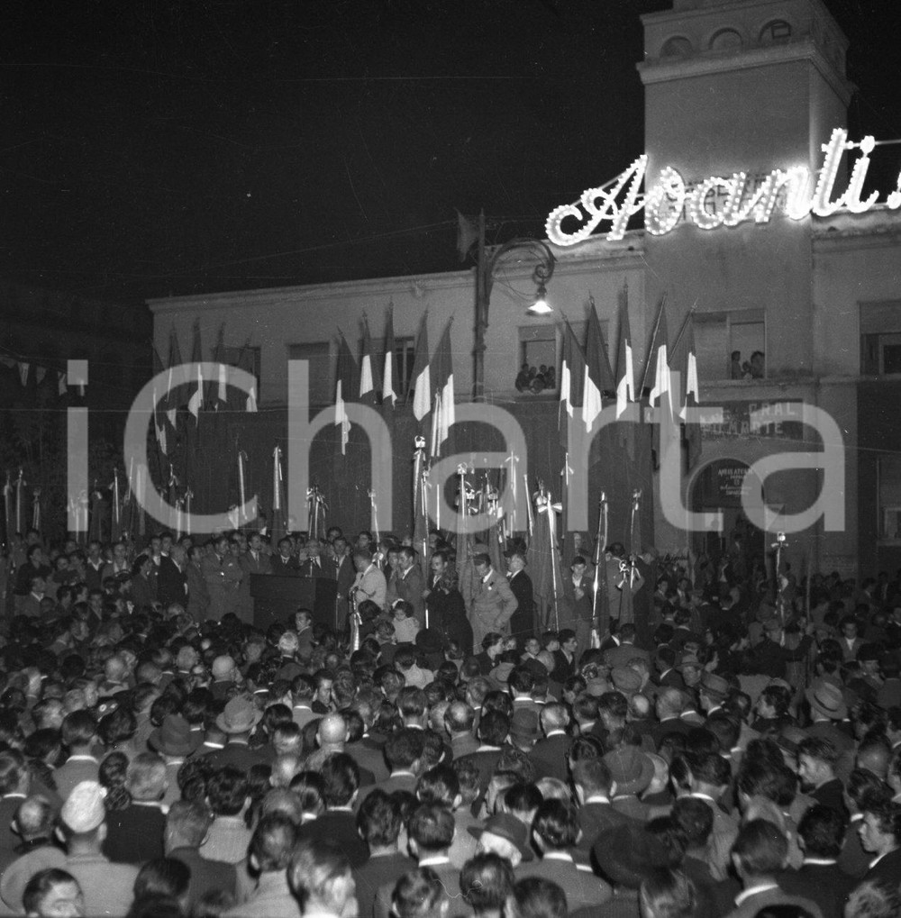 Fotografia d epoca originale 1950 BRESCIA folla in piazza per comizio di Pietro NENNI 1 NEGATIVO ORIGINALE 1