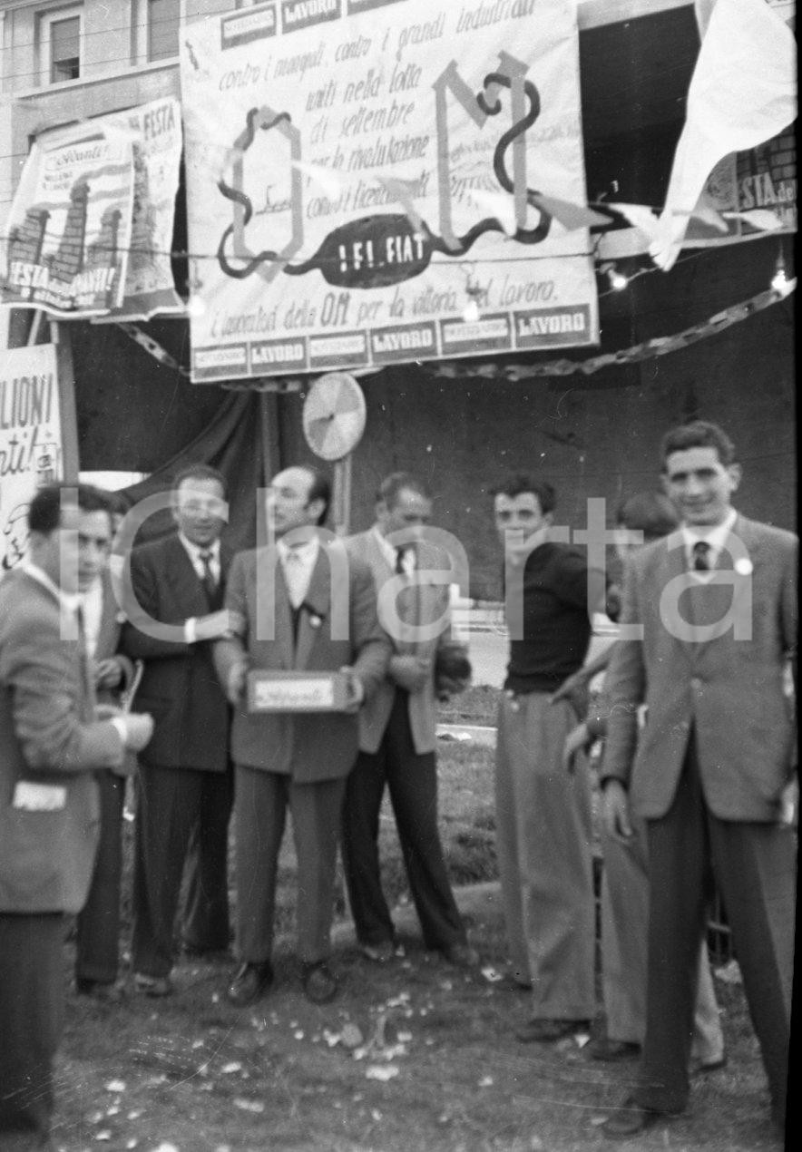 1950 BRESCIA Festa dell' "Avanti !" (1) NEGATIVO ORIGINALE Negativo originale artistico in bianco e nero, su pellicola, in formato cm 4,5 x 6 CONDIZIONI: FAIR ICharta mette in vendita, sul negozio eBay e in esclusiva sul sito "icharta" il proprio archivio composto da numerose diapositive e negativi fotografici d'epoca, tutti originali e autentici, che attraversano la storia del costume italiano tra gli la fine degli anni Sessanta e Novanta.Si tratta di uno sguardo inedito sull'attualità, la politica, la vita quotidiana, il gossip e la cultura, che fotografa il cambiamento della nazione in quest'ultimo scorcio del XX secolo. Un'occasione unica per il mercato del collezionismo, che vede finalmente disponibile un archivio eccezionale per vastità, tematiche e condizioni, in un settore (il negativo fotografico e la diapositiva) di assoluta novità e dalle interessanti prospettive di investimento. CONDIZIONI:FAIR/discreto originale e autentica 1