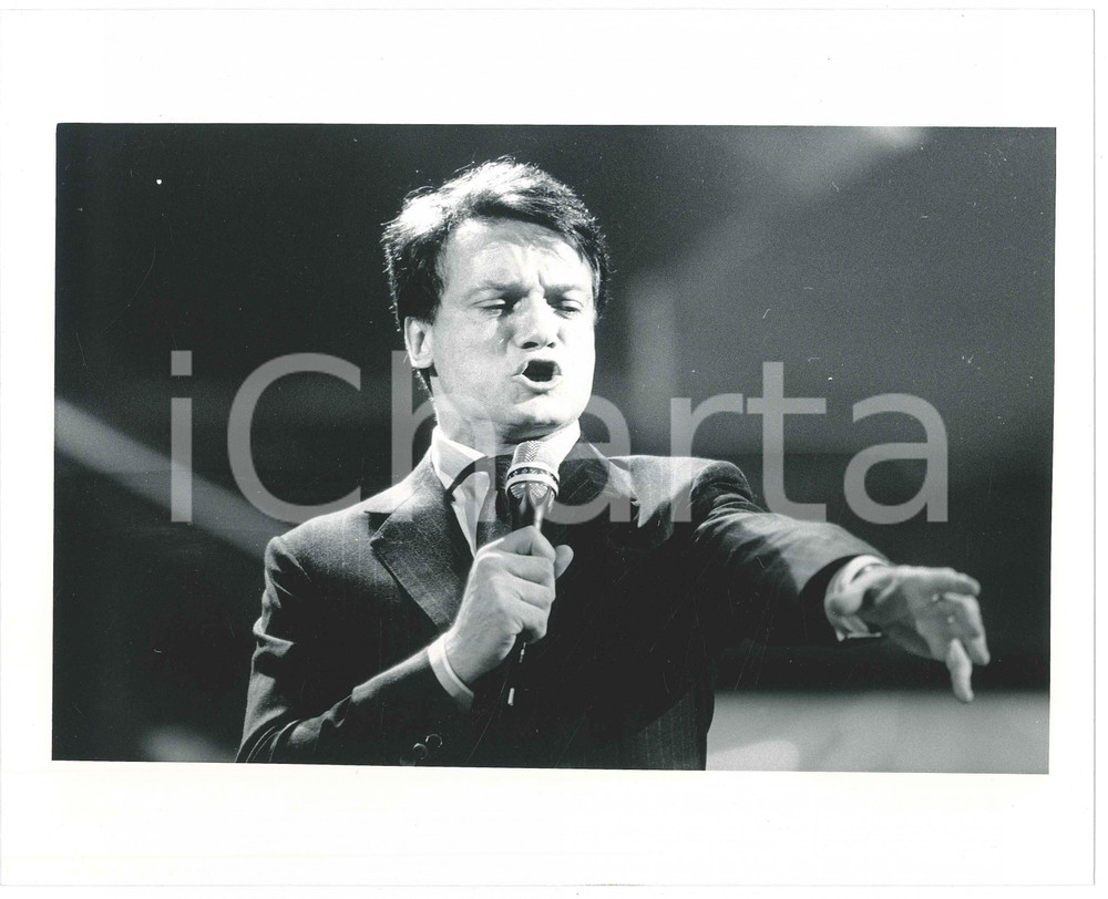 Materiale cinematografico d’epoca 1990 ca ITALIA  MUSICA Massimo RANIERI  Esibizione  Foto 20x25 cm 1 1