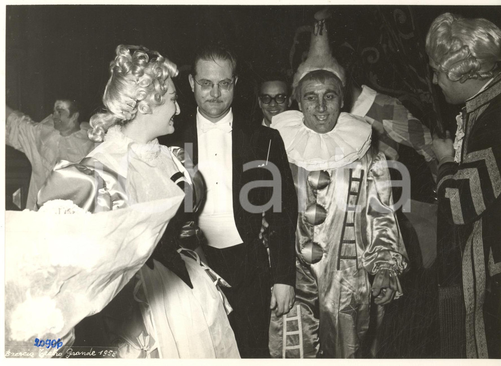 Fotografia d epoca originale 1958 BRESCIA Teatro Grande  I Pagliacci   Cast della prima Foto 23x16 cm 1
