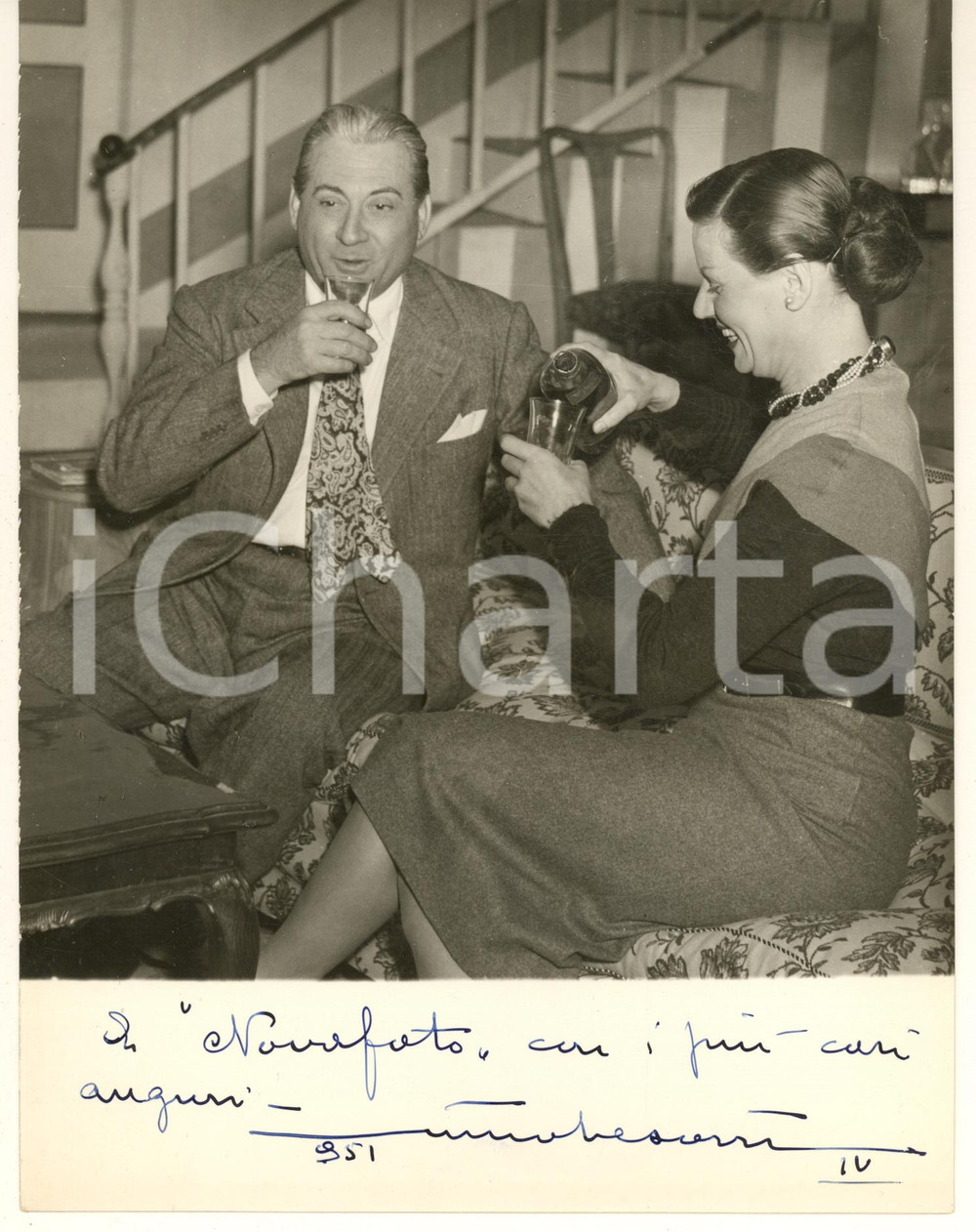 1951 BRESCIA Teatro Grande - Foto Nino BESOZZI autografo - Laura SOLARI Fotografia originale d'epoca, con messaggio autografo al lato inferiore. FAIR/discreto lievi graffi; residui cartacei al verso Formato: 18x24 cm originale e autentica 1